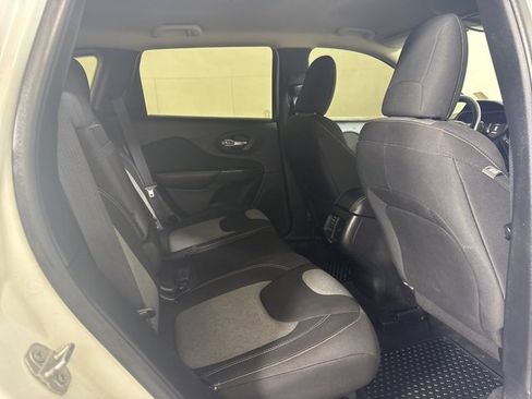 Used 2016 Jeep Cherokee Sport w/ Cold Weather Group image 5