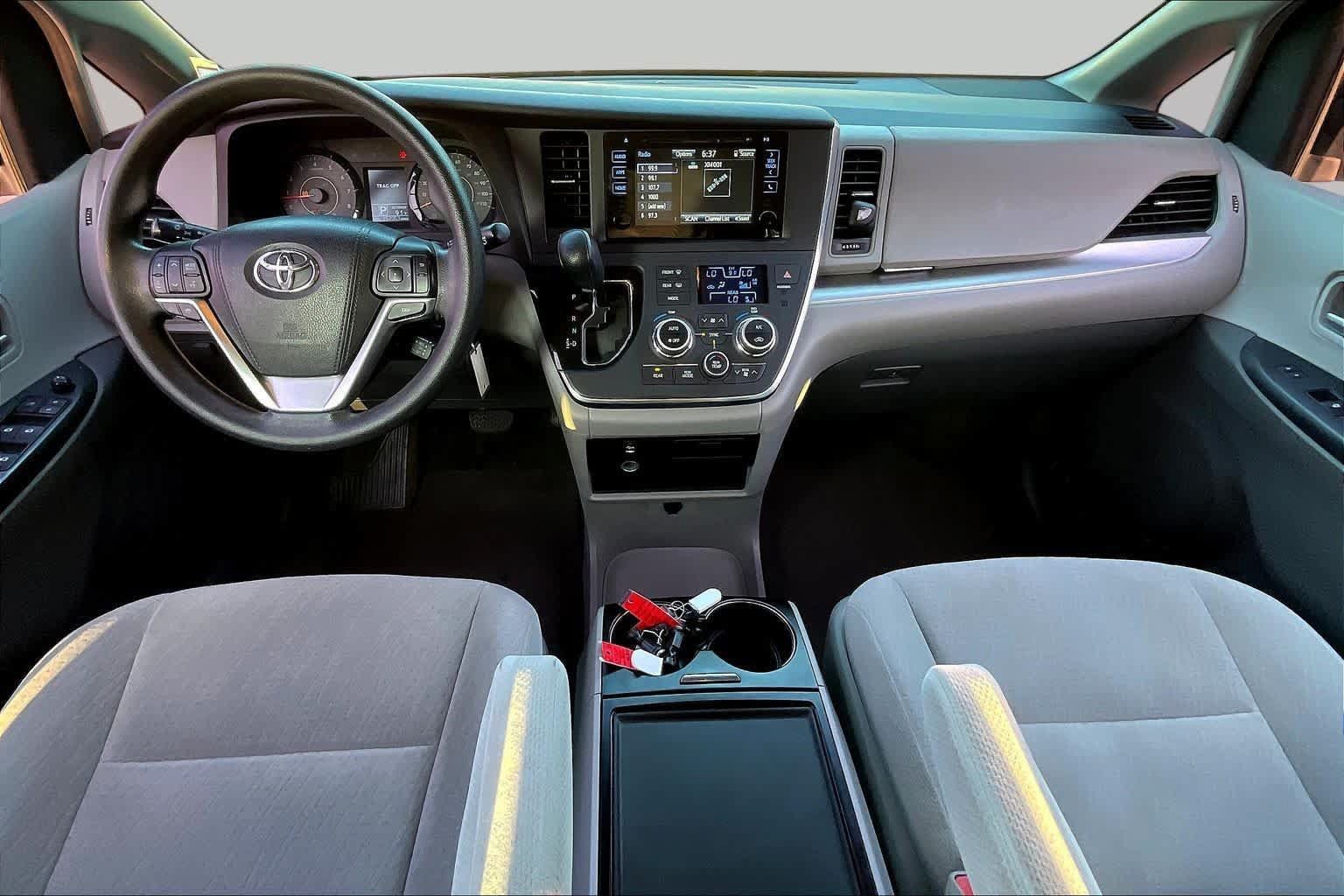Used 2015 Toyota Sienna LE FWD image 15