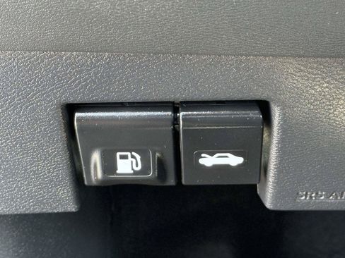 Used 2025 Nissan Versa SR w/ Trunk Package FWD image 27