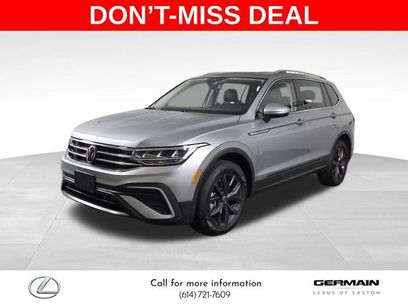 Used 2024 Volkswagen Tiguan SE w/ Panoramic Sunroof Package