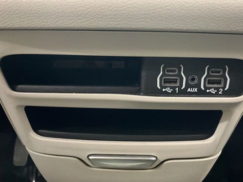 Used 2024 Chrysler Pacifica Touring-L FWD image 32