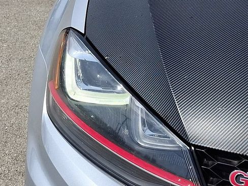 Used 2017 Volkswagen GTI SE FWD image 9