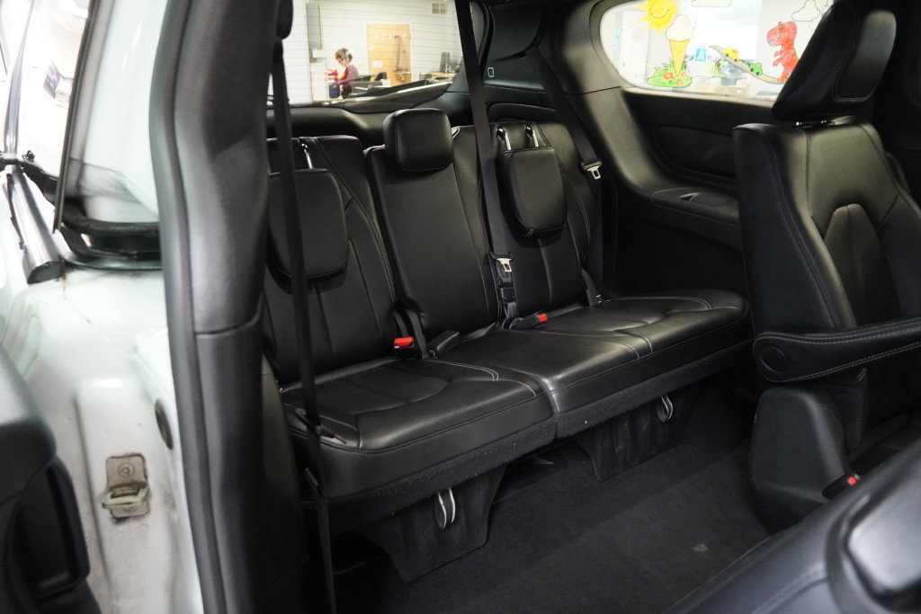 Used 2024 Chrysler Pacifica Limited FWD image 21