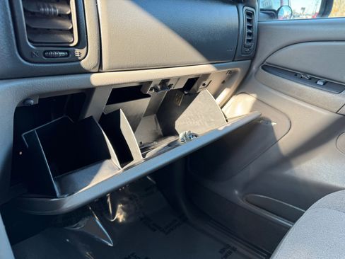 Used 2005 Chevrolet Avalanche Z71 w/ Sun And Sound Package image 19