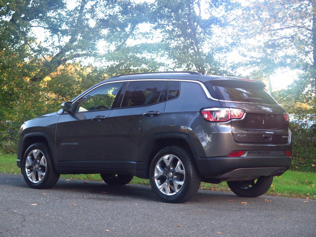 Used 2019 Jeep Compass Limited AWD/4WD image 3