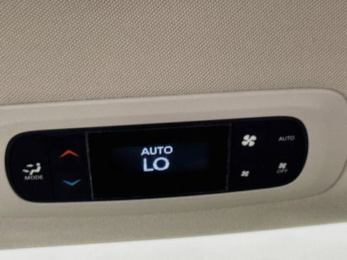 Used 2017 Chrysler Pacifica Touring-L w/ Tire & Wheel Group FWD image 29