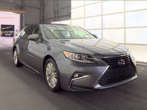 Used 2017 Lexus ES 350 w/ Premium Package FWD image 4