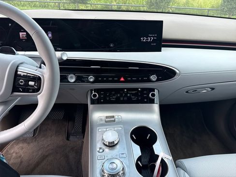 Certified 2026 Genesis GV70 2.5T Advanced AWD/4WD image 17