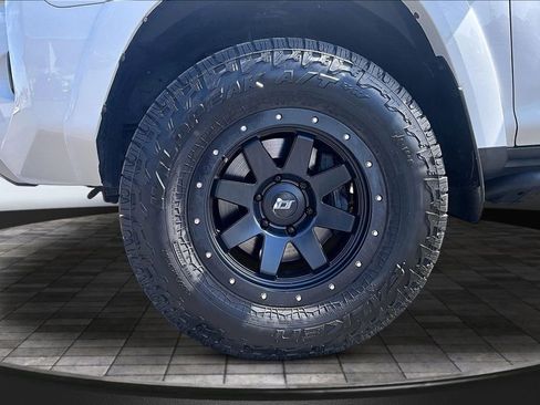 Used 2017 Toyota 4Runner TRD Off-Road AWD/4WD image 9