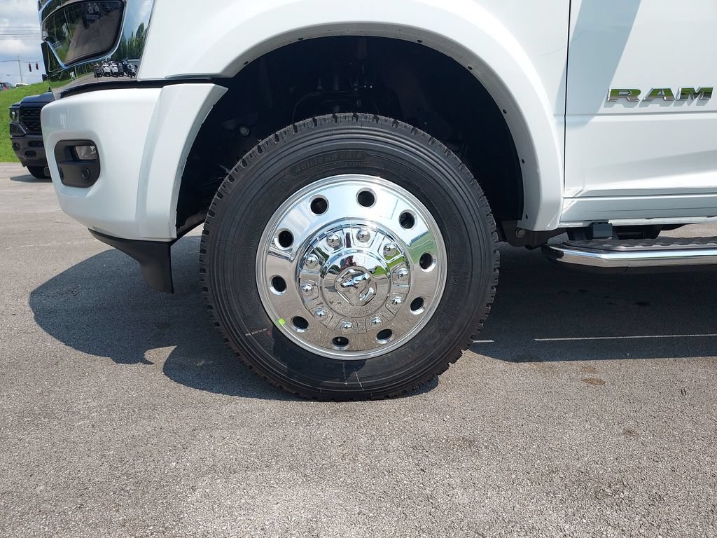 New 2026 RAM 5500 4x4 Crew Cab w/ Laramie Trim Package image 10