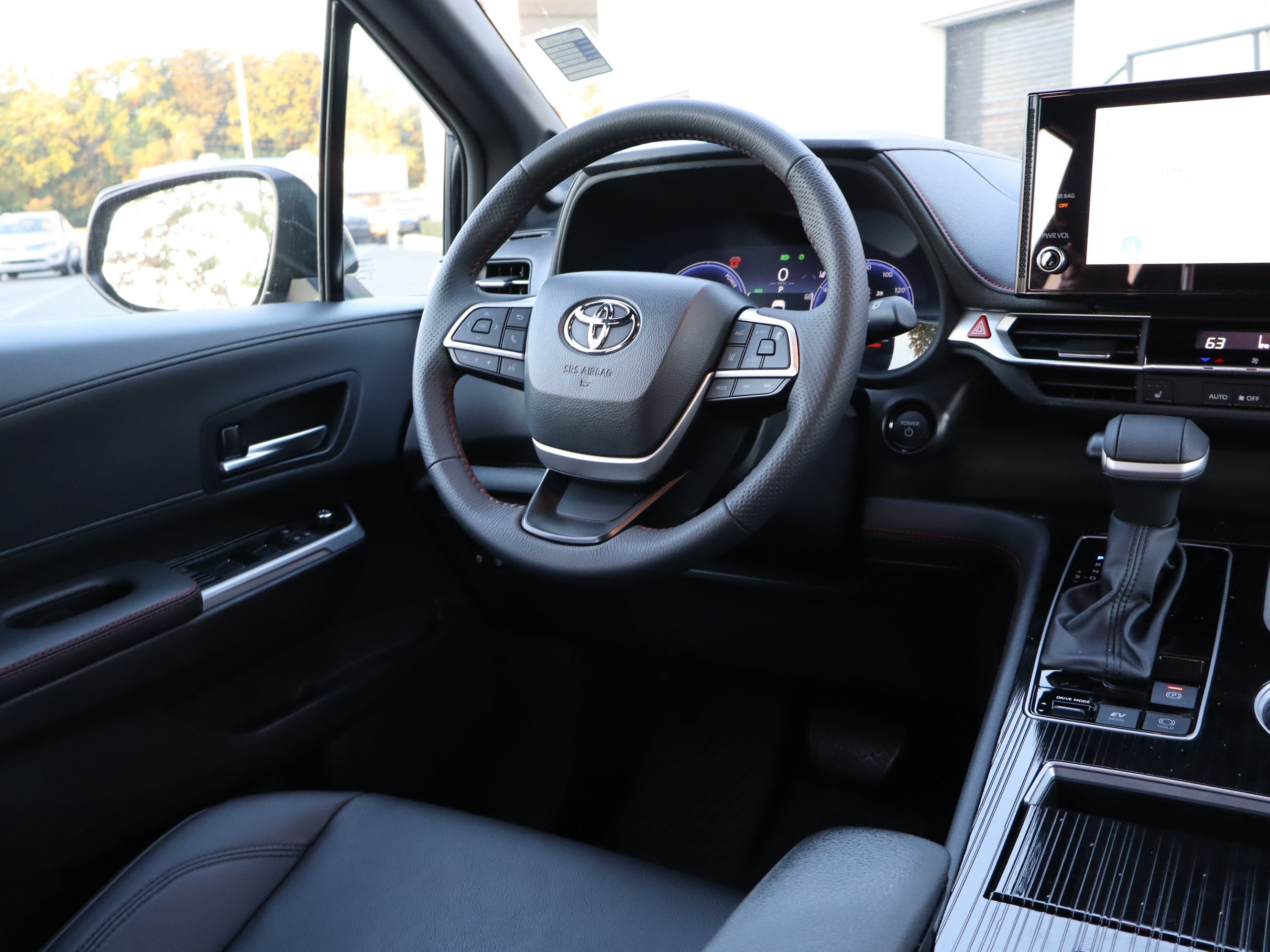 Used 2026 Toyota Sienna XSE FWD image 12