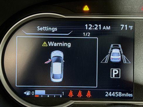 Used 2025 Nissan Versa SV FWD image 19