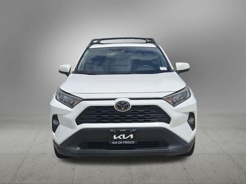 Used 2019 Toyota RAV4 XLE Premium FWD image 9