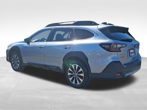 Used 2023 Subaru Outback Limited image 4