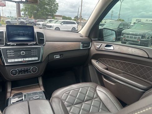Used 2017 Mercedes-Benz GLS 550 4MATIC image 21