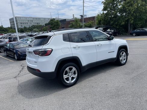 Used 2024 Jeep Compass Latitude AWD/4WD image 8