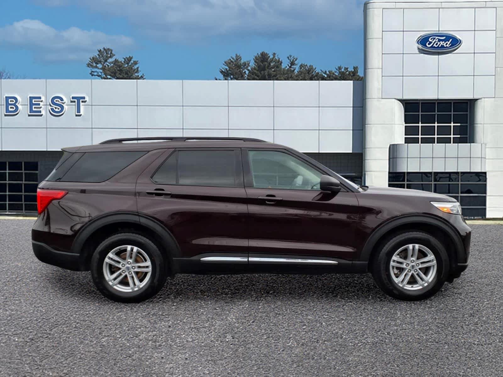 Used 2022 Ford Explorer XLT w/ Class IV Trailer Tow Package AWD/4WD image 9