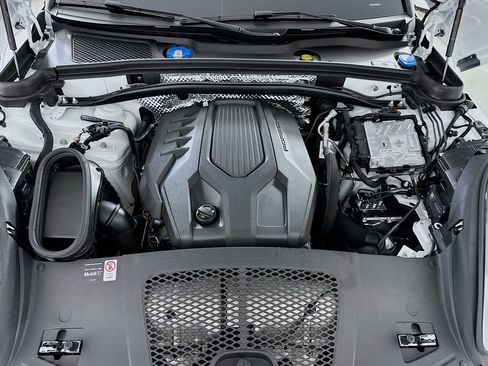 Certified 2026 Porsche Macan image 31