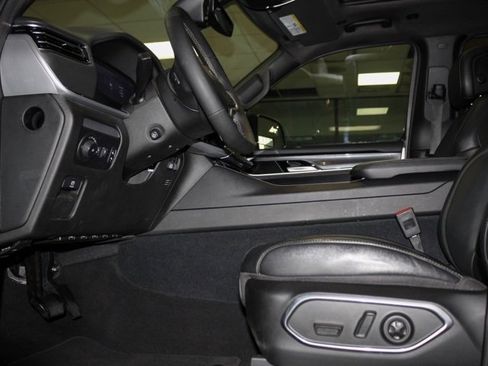 Used 2024 Jeep Wagoneer 4WD w/ Premium Group I image 10