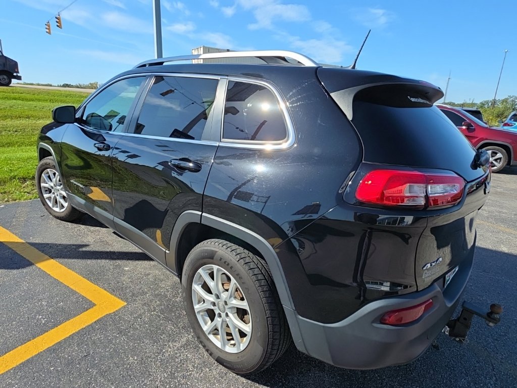 Used 2018 Jeep Cherokee Latitude Plus AWD/4WD image 4