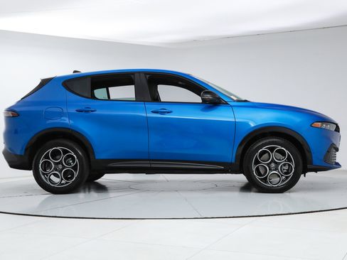 New 2026 Alfa Romeo Tonale Sprint w/ Black Premium Package AWD/4WD image 6