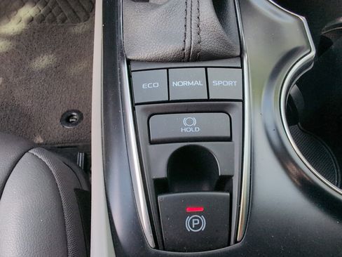 Certified 2020 Toyota Camry XLE FWD image 36