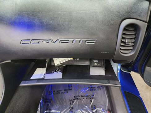 Used 2005 Chevrolet Corvette Convertible w/ Preferred Equipment Group RWD image 25