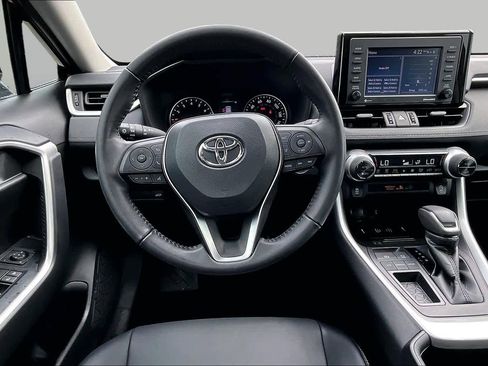Used 2022 Toyota RAV4 XLE Premium FWD image 5
