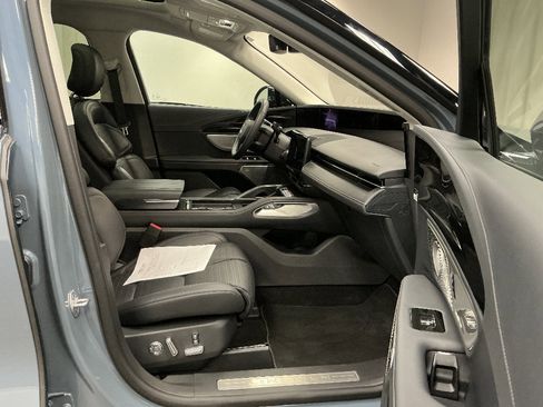 Used 2026 Lincoln Nautilus Reserve AWD/4WD image 38