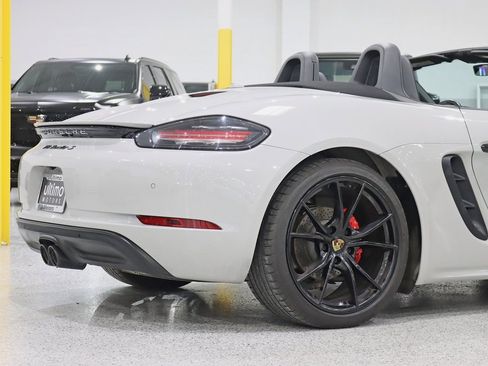 Used 2018 Porsche 718 Boxster S image 11