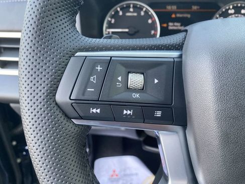 New 2025 Mitsubishi Outlander SE image 16