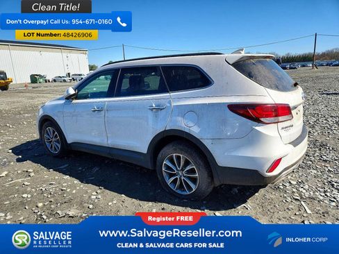 Used 2017 Hyundai Santa Fe SE image 3