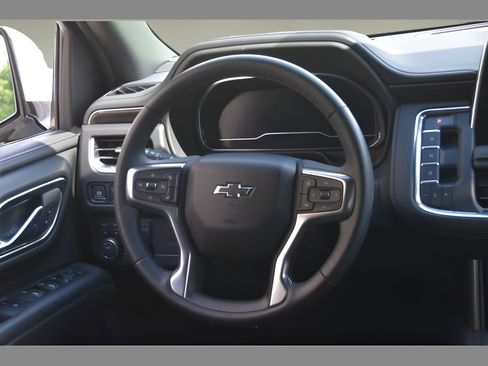 Used 2024 Chevrolet Suburban Z71 w/ Luxury Package AWD/4WD image 16