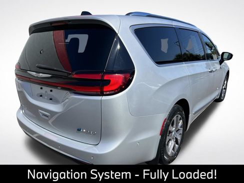 Used 2023 Chrysler Pacifica Pinnacle FWD image 10