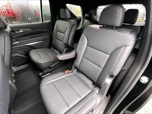 New 2025 Chevrolet Traverse LT w/ Midnight/Sport Edition image 10