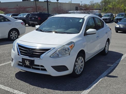 Used 2018 Nissan Versa SV image 8