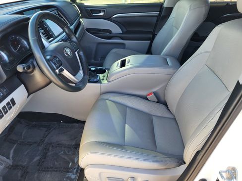 Used 2019 Toyota Highlander Limited Platinum image 16