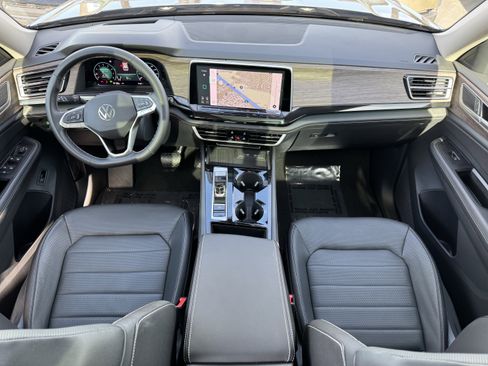 Used 2025 Volkswagen Atlas SEL image 34