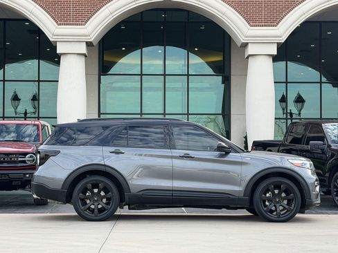 Certified 2023 Ford Explorer ST-Line w/ Class IV Trailer Tow Package RWD image 3
