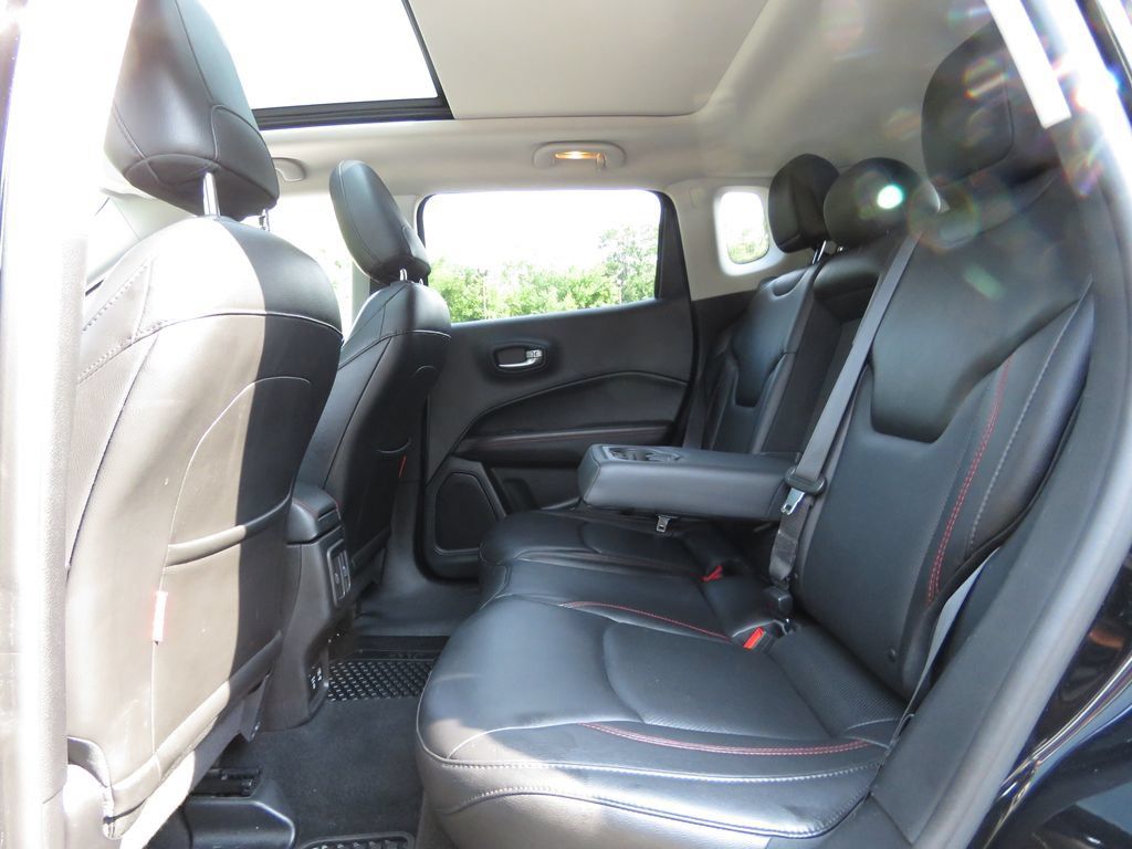 Used 2018 Jeep Compass Trailhawk w/ Leather Interior Group AWD/4WD image 19