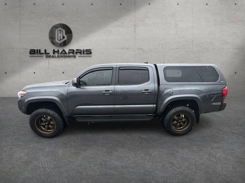 Used 2022 Toyota Tacoma SR5 AWD/4WD image 8