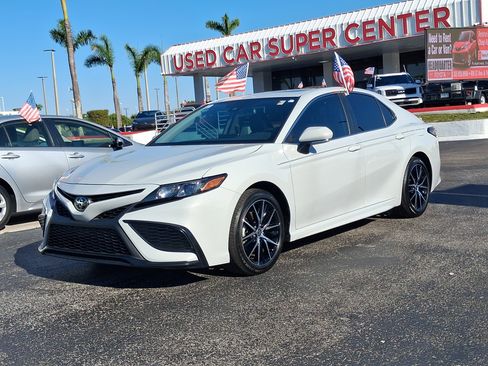 Used 2024 Toyota Camry SE w/ Cold Weather Package image 5