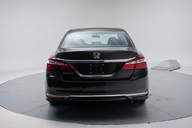 Used 2017 Honda Accord LX image 4