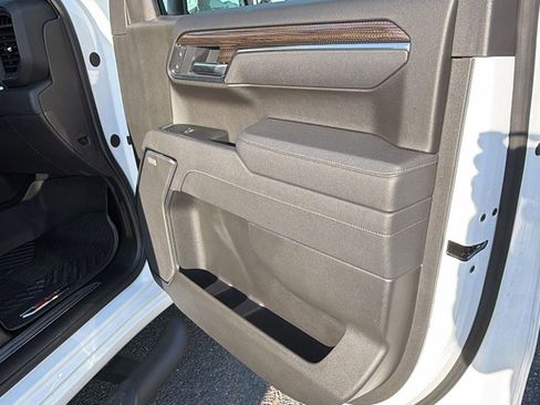 Certified 2025 Chevrolet Silverado 1500 LT Trail Boss w/ Convenience Package II AWD/4WD image 15