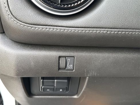 Used 2023 Chevrolet Colorado LT image 16