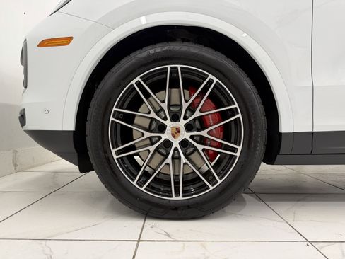 New 2026 Porsche Cayenne S image 16