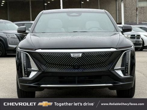 Used 2024 Cadillac Lyriq Luxury w/ LPO, Floor Liner Package RWD image 3