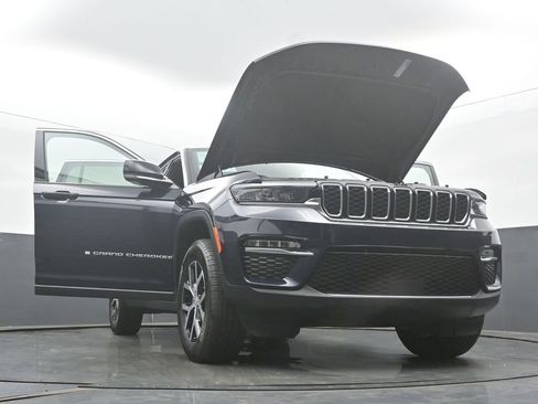 Used 2024 Jeep Grand Cherokee Limited AWD/4WD image 56