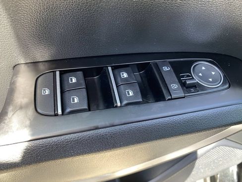 Used 2025 Kia Soul LX FWD image 24