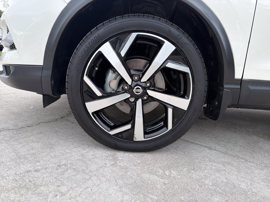 Used 2021 Nissan Rogue Sport SL FWD image 12